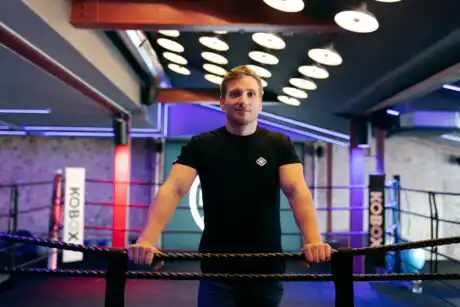 Direttore di palestra in palestra con ring da boxe – gestione e leadership impianti sportivi