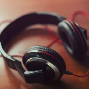 Cuffie professionali da studio utilizzate nel Corso Tecnico del Suono Online